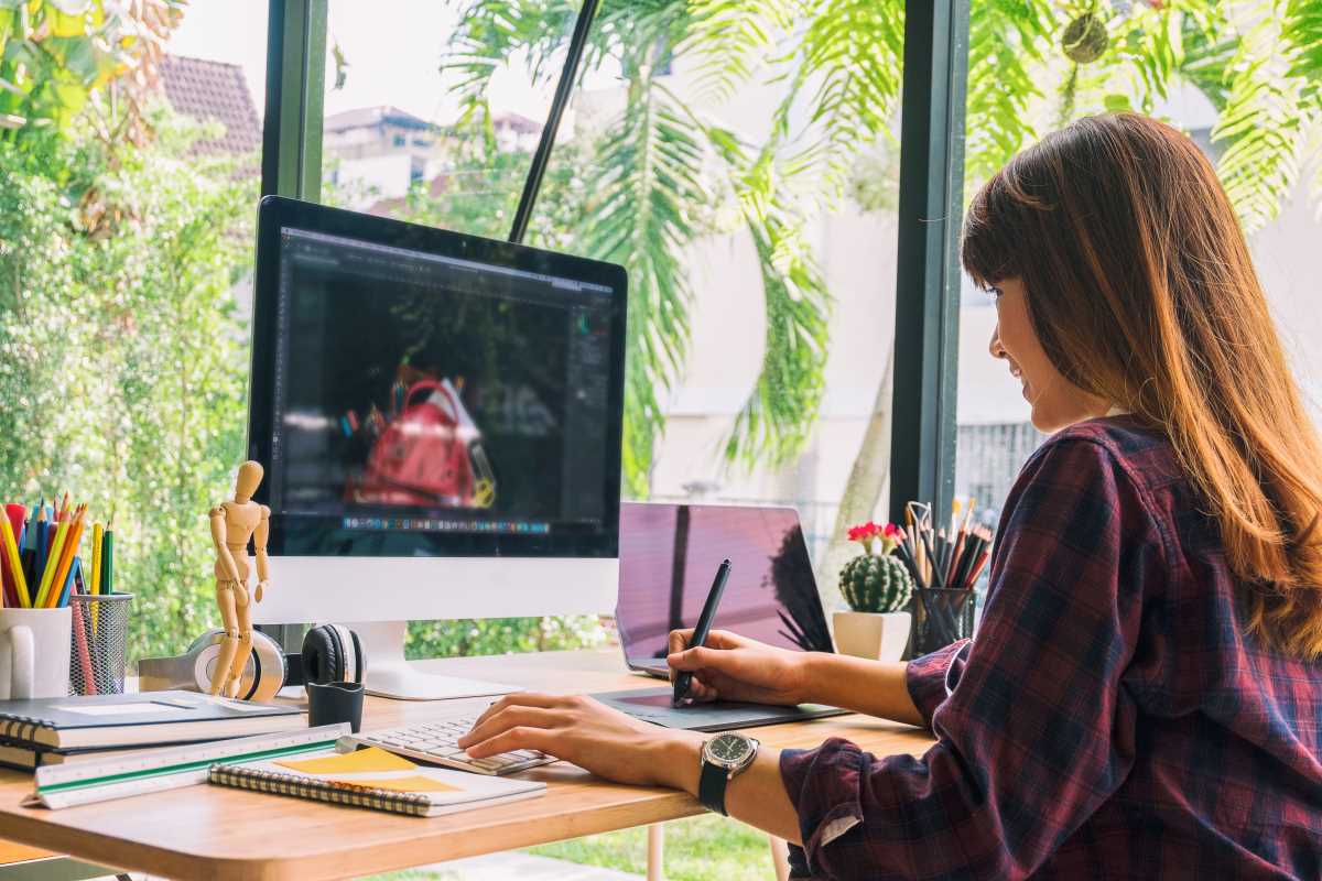 Building a Standout Portfolio as a Graphic Design Student