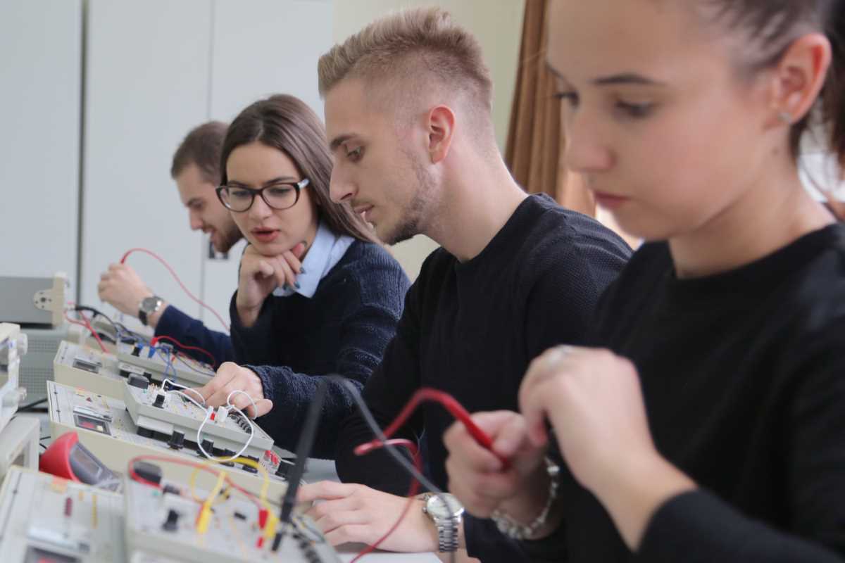 7 Campus Clubs That Will Boost Your Resume and Network